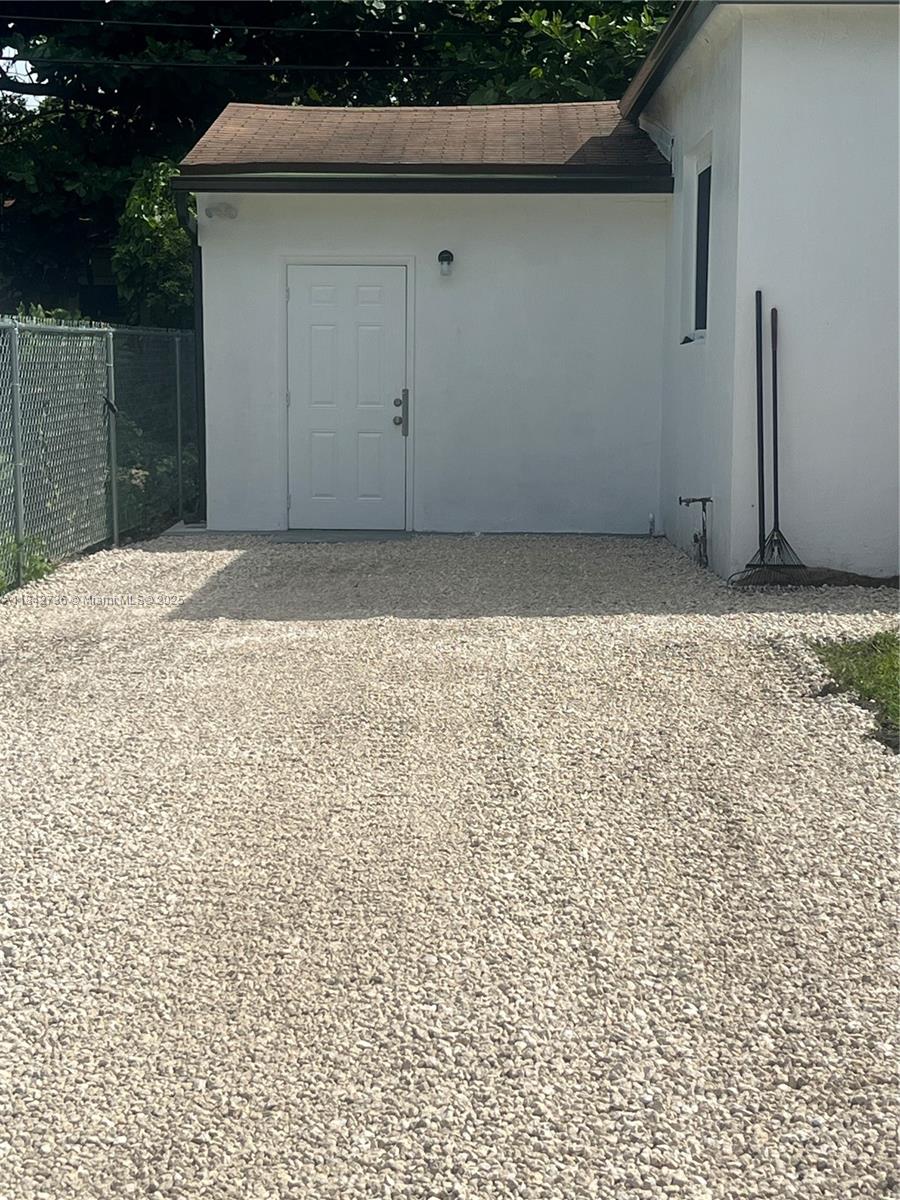 Studio apartment for rent in Miami. For 1 or 2 people, water and electricity included. Furnished with queen size sofa bed, table with 2 chairs, TV refrigerator, kitchenette with 2-burners stove, microwave and sink.
Only one month deposit required. No pets.