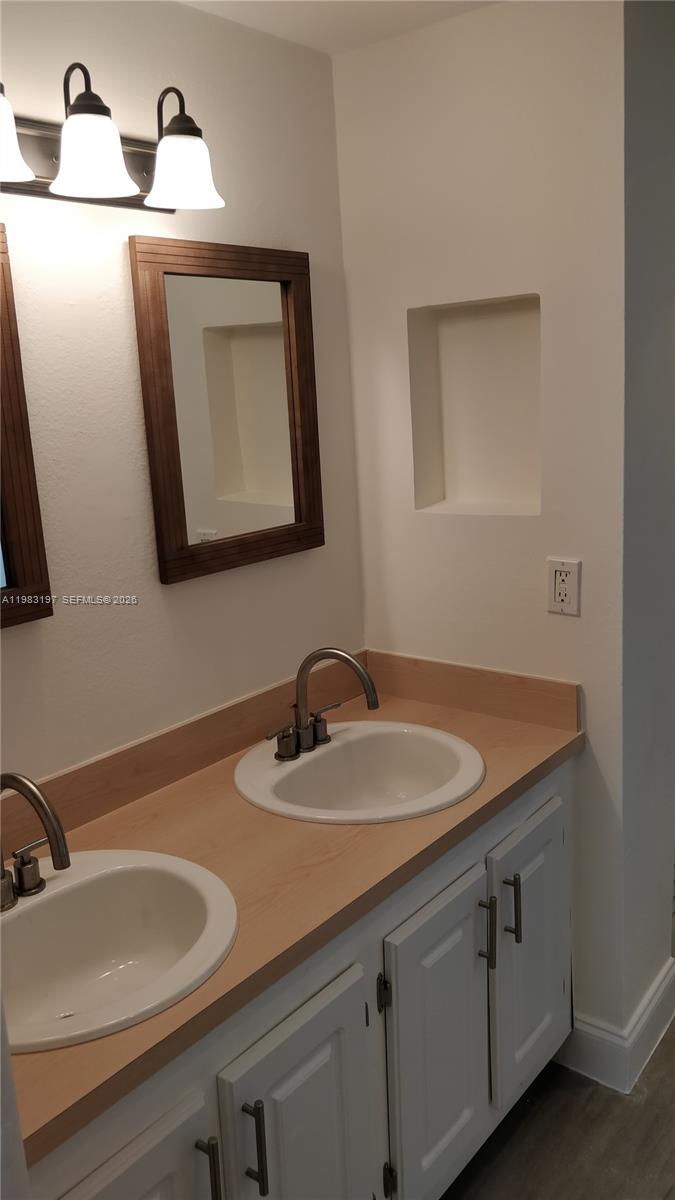 MOONRAKER CONDO - Residential Lease