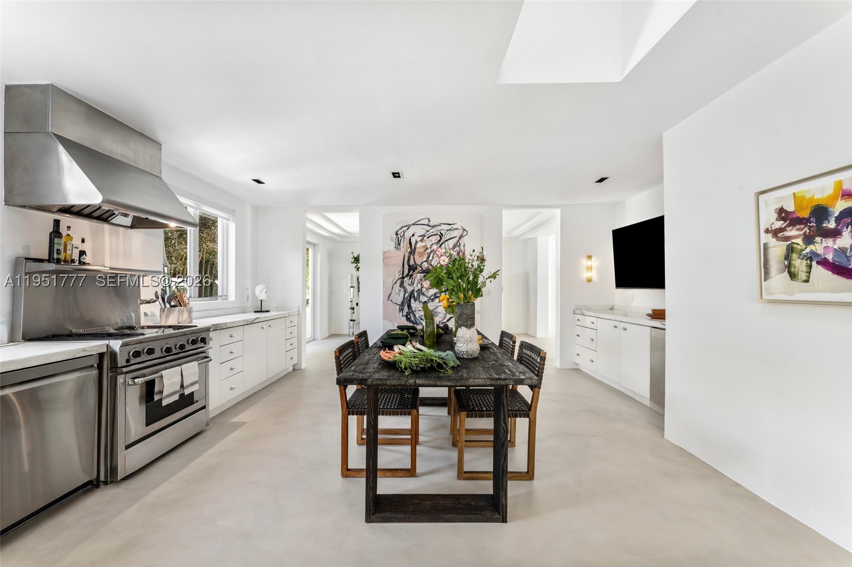 3325 Pine Tree Dr