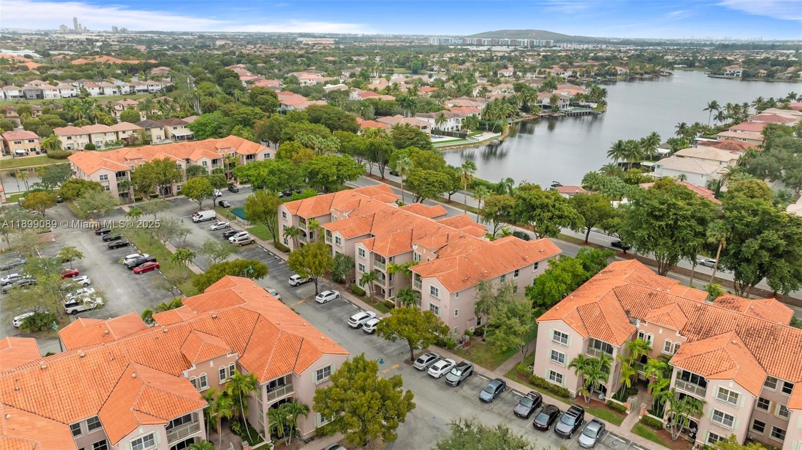 THE COURTS AT DORAL ISLES - Residential