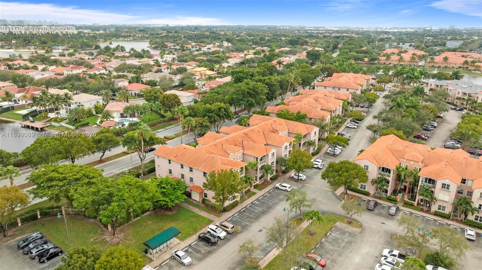 THE COURTS AT DORAL ISLES - Residential