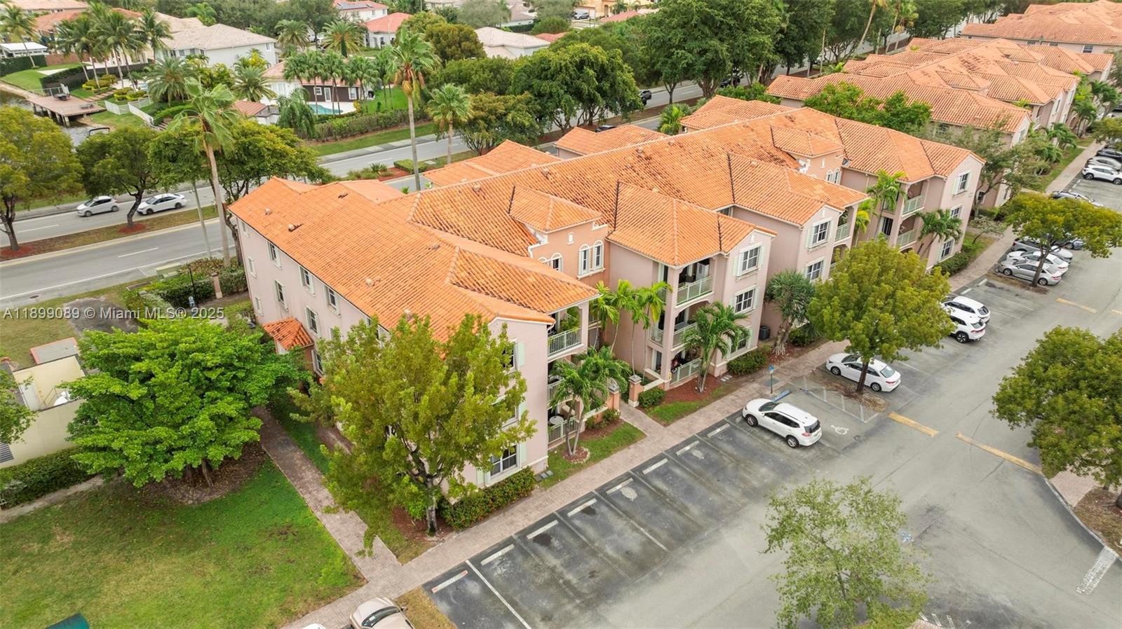 THE COURTS AT DORAL ISLES - Residential