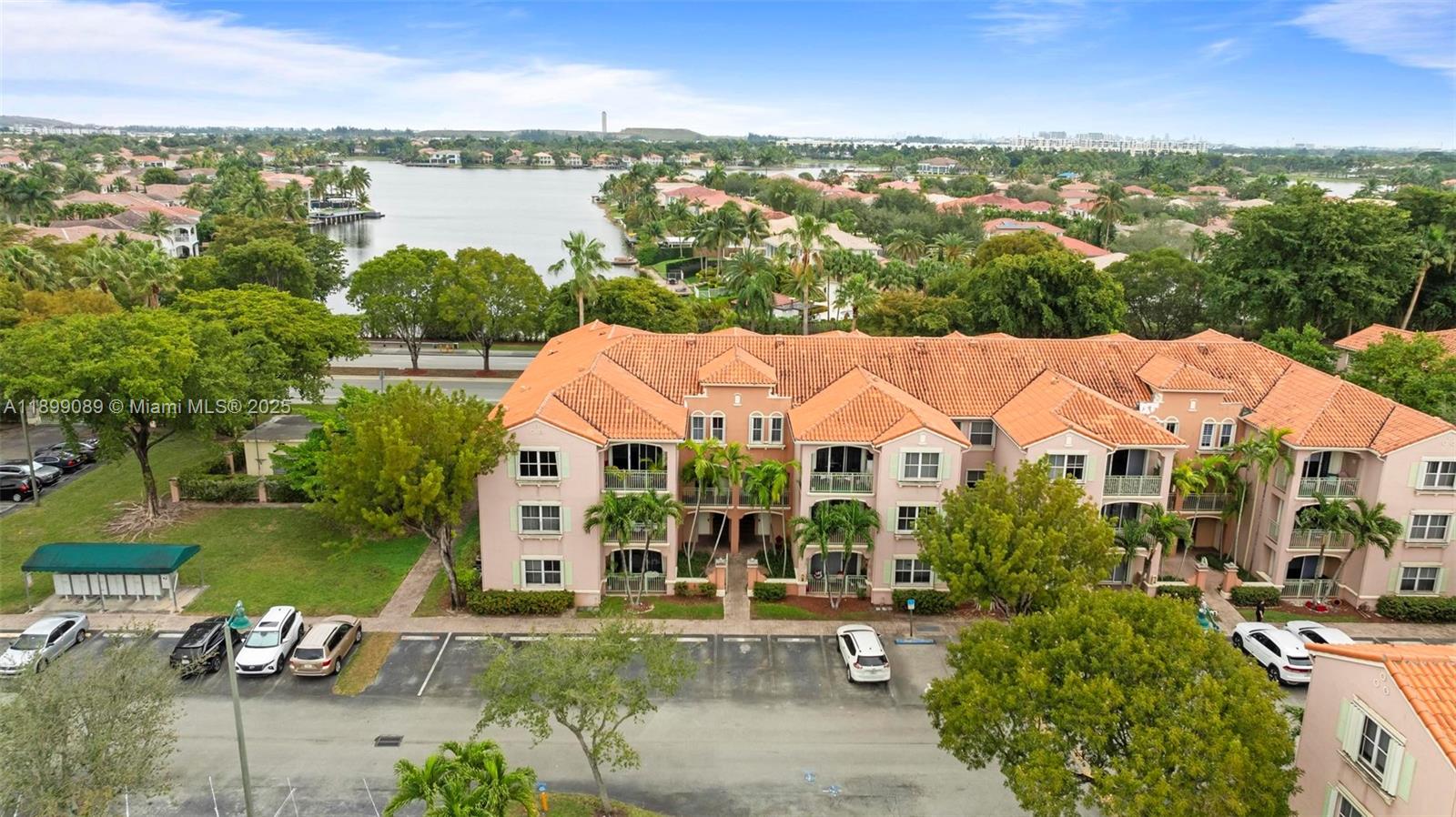 THE COURTS AT DORAL ISLES - Residential