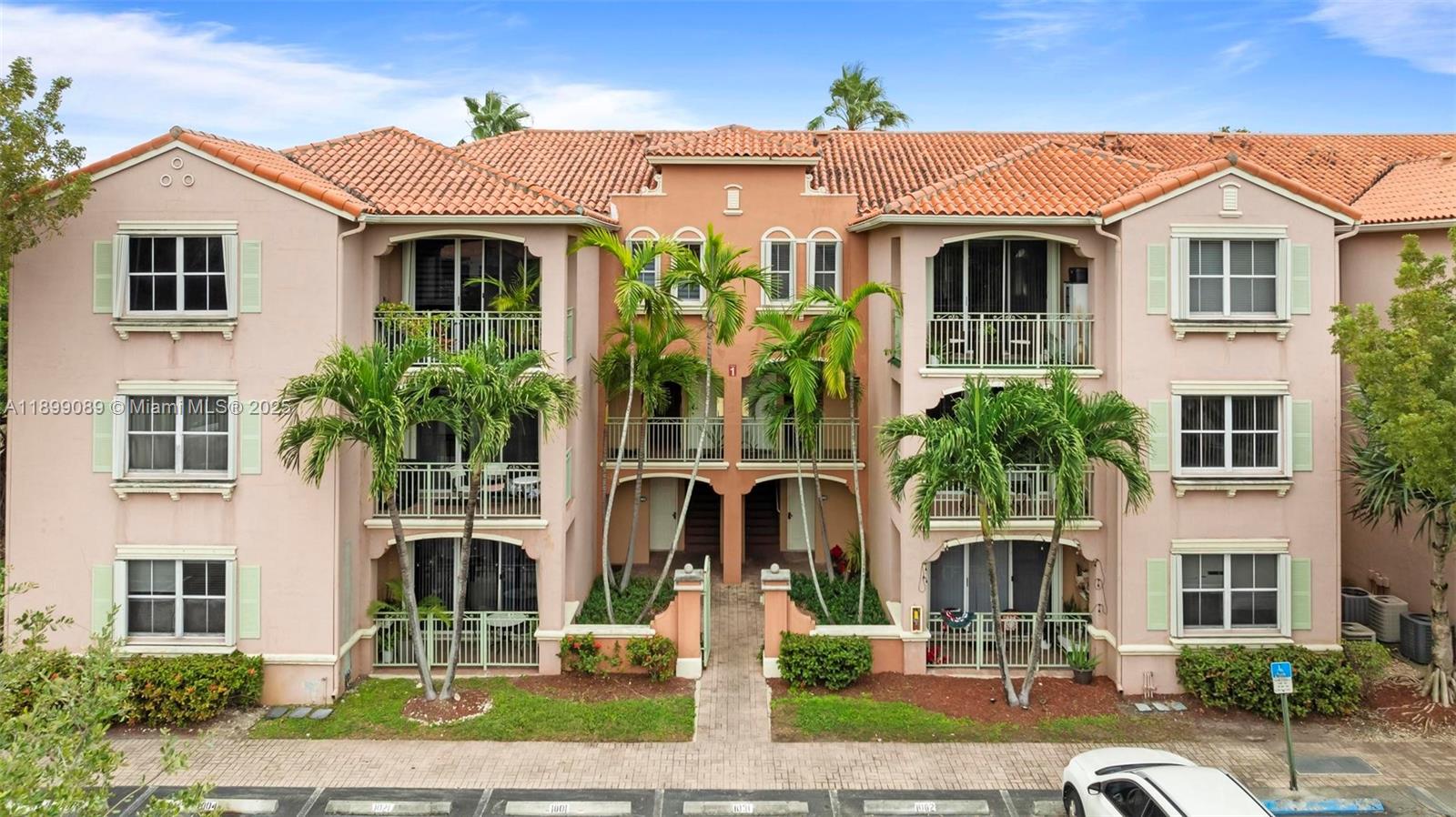 THE COURTS AT DORAL ISLES - Residential