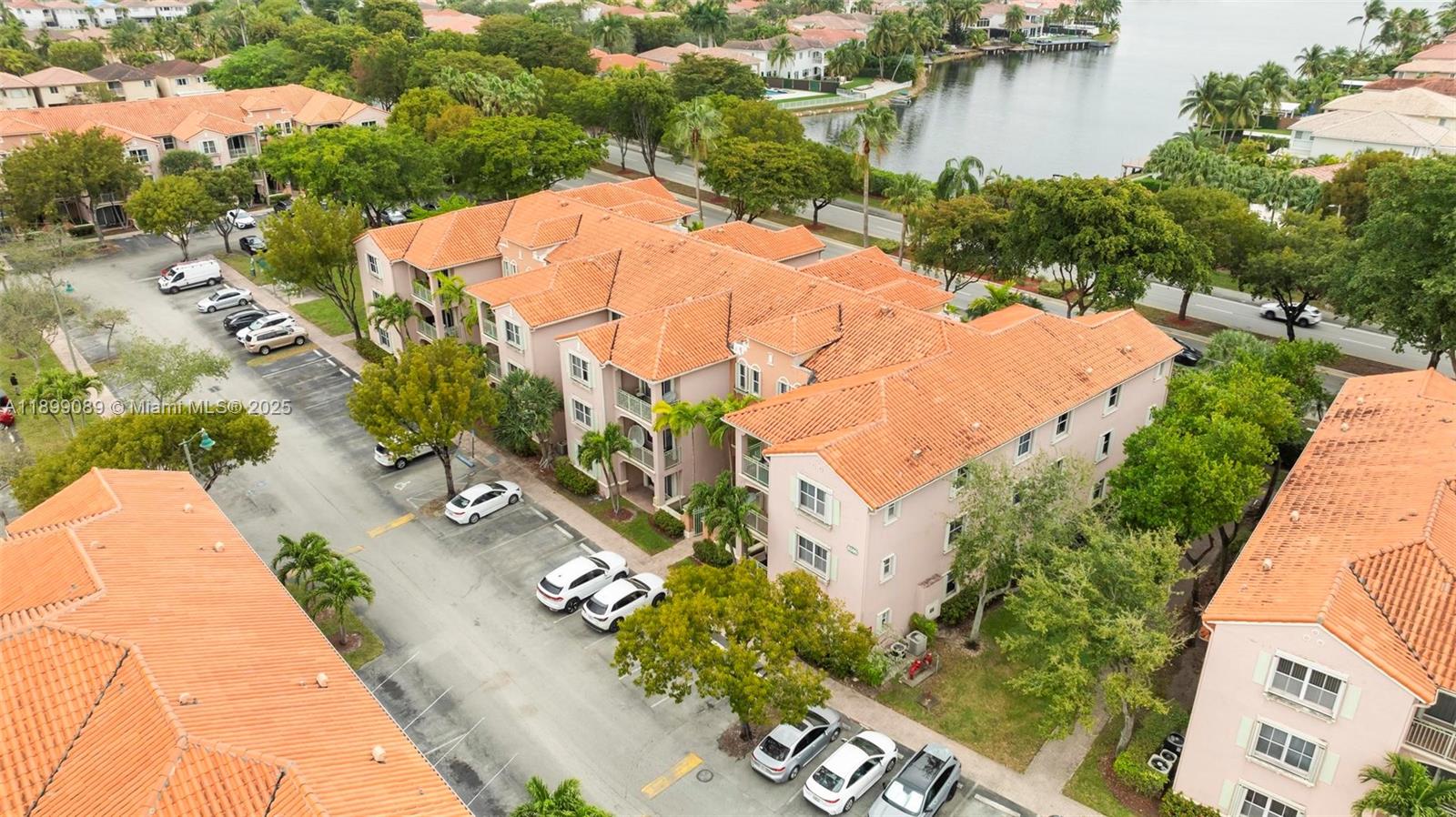 THE COURTS AT DORAL ISLES - Residential