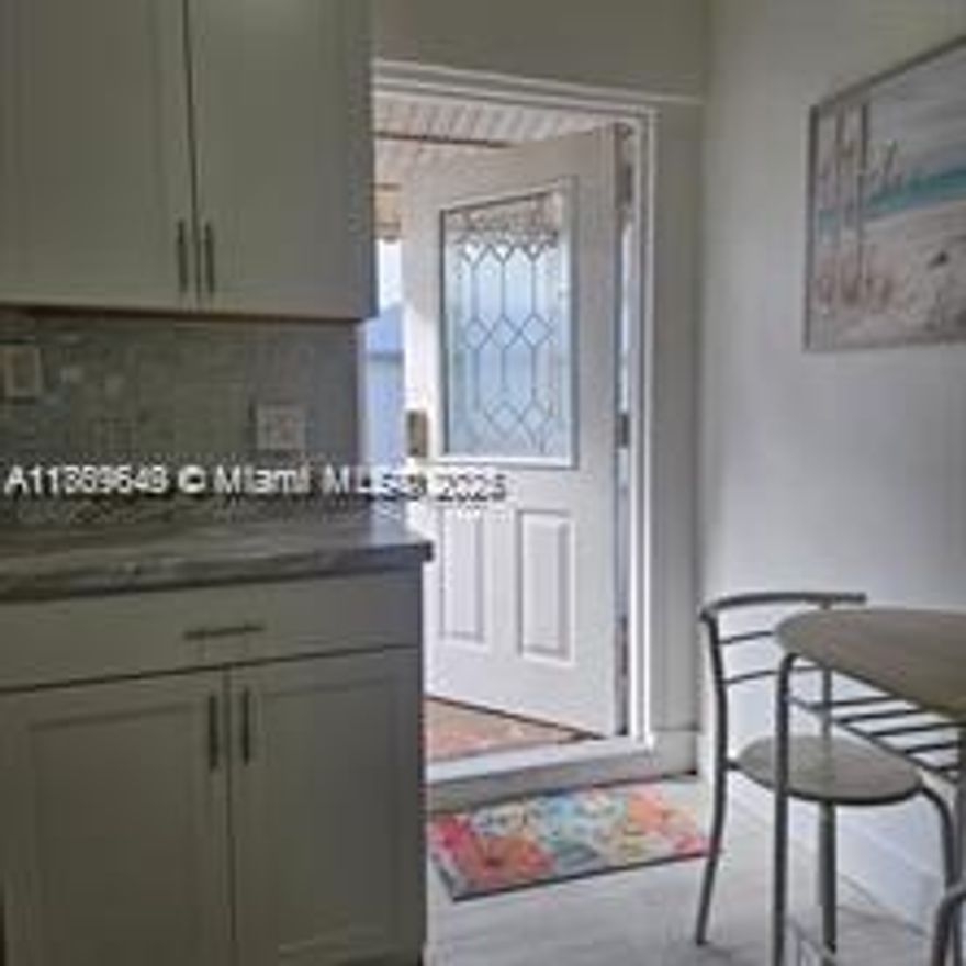 Completely remodelled efficiency for rent in excellent location. Close to Amelia Park, Miami Dade College North Campus & 49th.