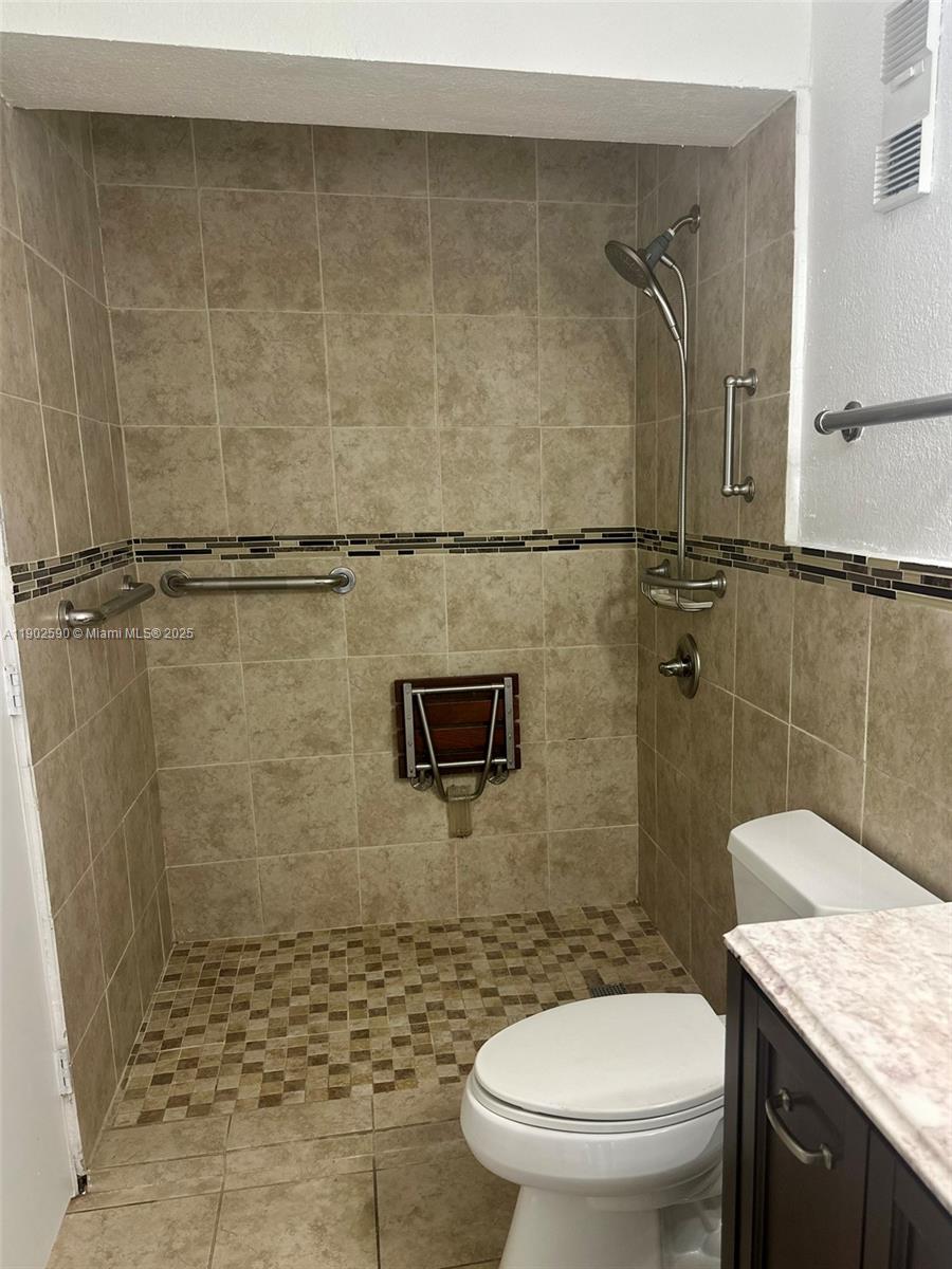 BISCAYNE BEACH CLUB CONDO - Residential