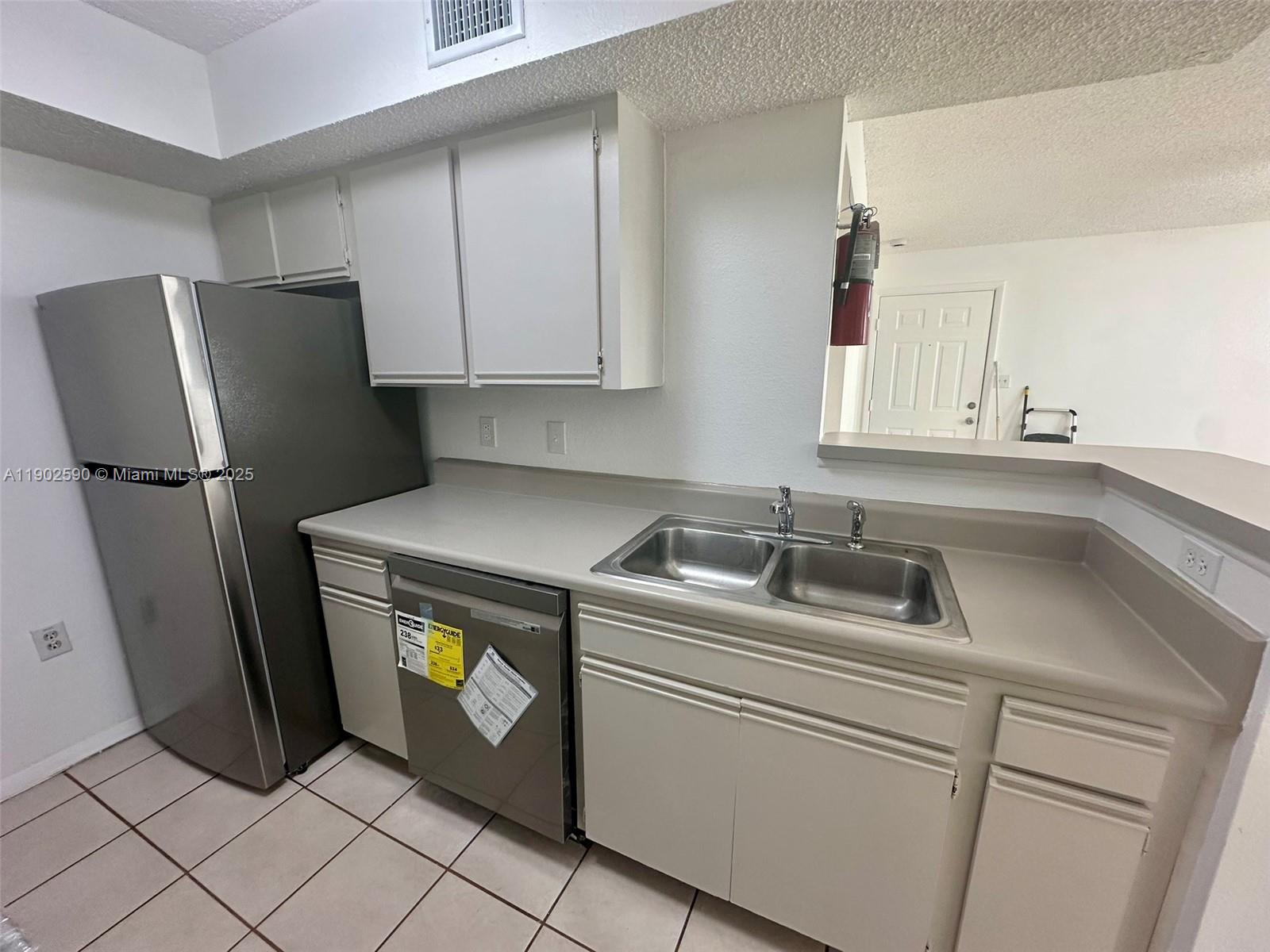 BISCAYNE BEACH CLUB CONDO - Residential