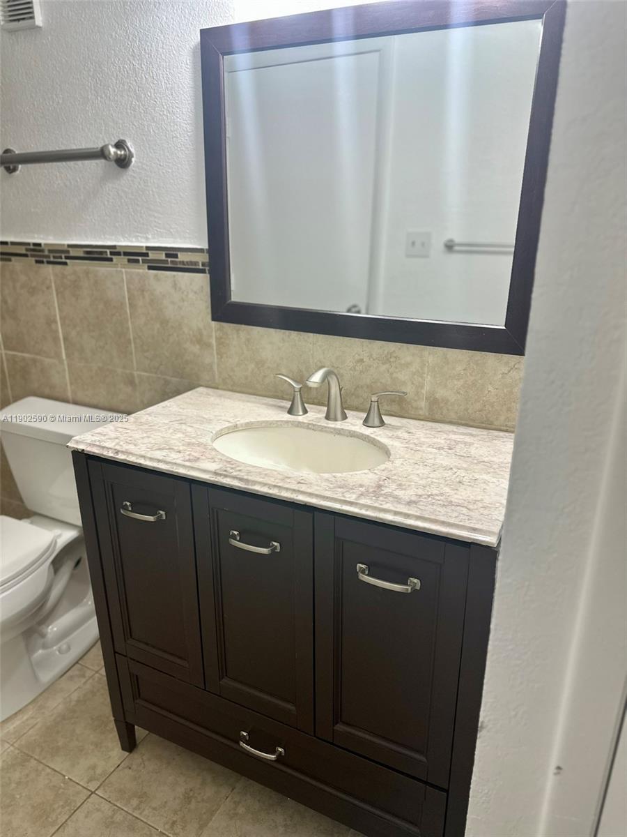 BISCAYNE BEACH CLUB CONDO - Residential