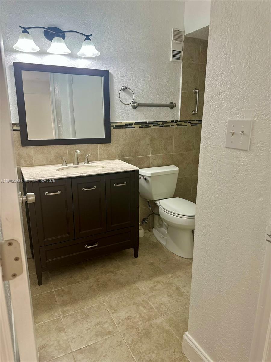 BISCAYNE BEACH CLUB CONDO - Residential
