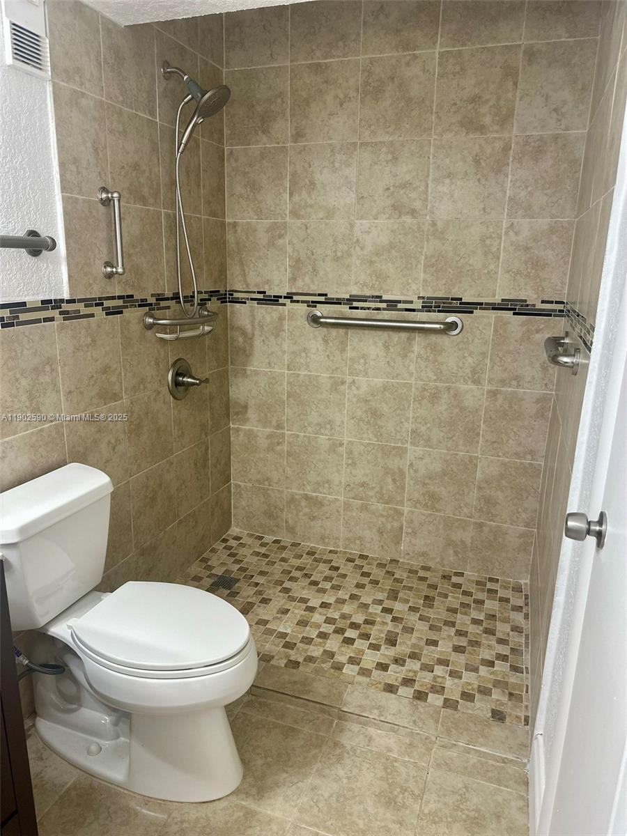 BISCAYNE BEACH CLUB CONDO - Residential