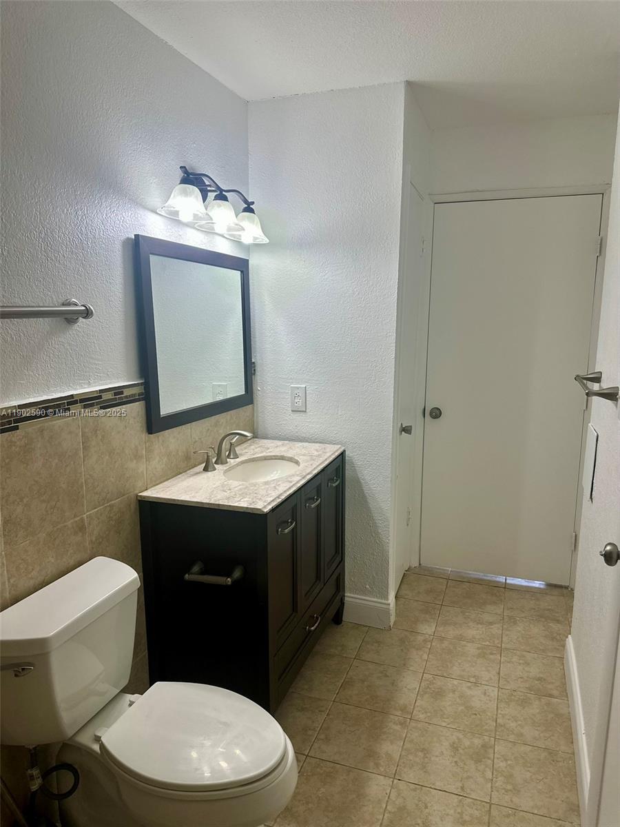 BISCAYNE BEACH CLUB CONDO - Residential