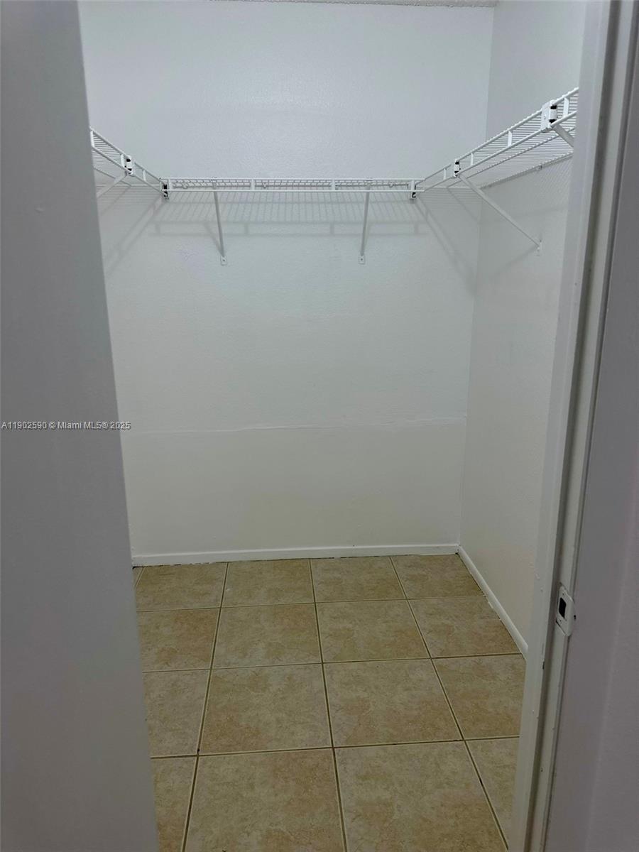 BISCAYNE BEACH CLUB CONDO - Residential