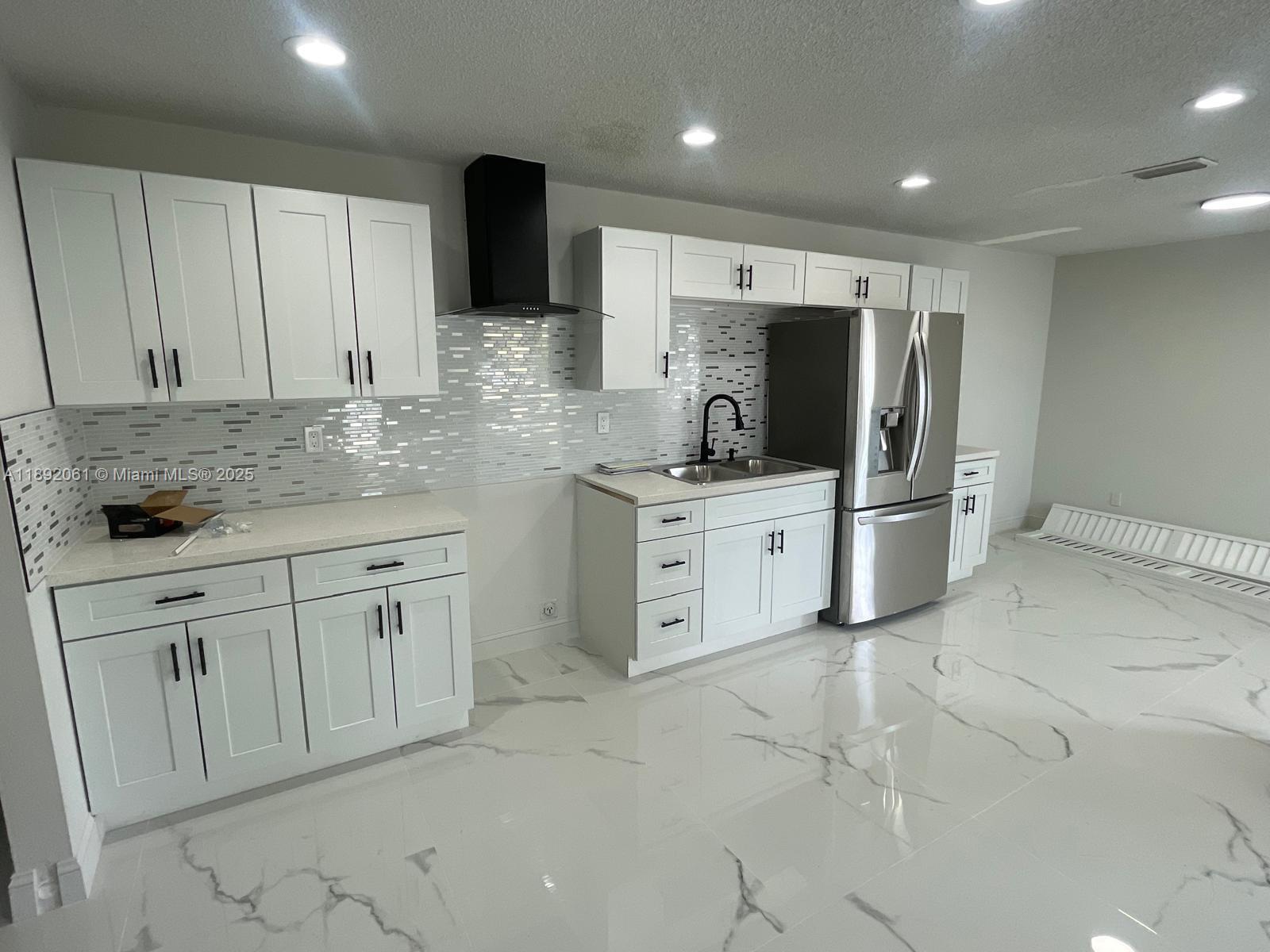 RENOVATED PROPERTY NEW GRANITE KITCHEN , NEW PORCELAIN FLOOR , NEW BATHROOM AND FRESHLY PAINTED . ALL NEW.