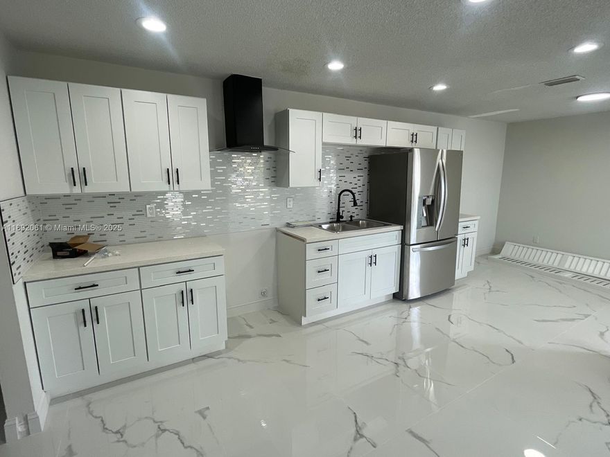 RENOVATED PROPERTY NEW GRANITE KITCHEN , NEW PORCELAIN FLOOR , NEW BATHROOM AND FRESHLY PAINTED . ALL NEW.