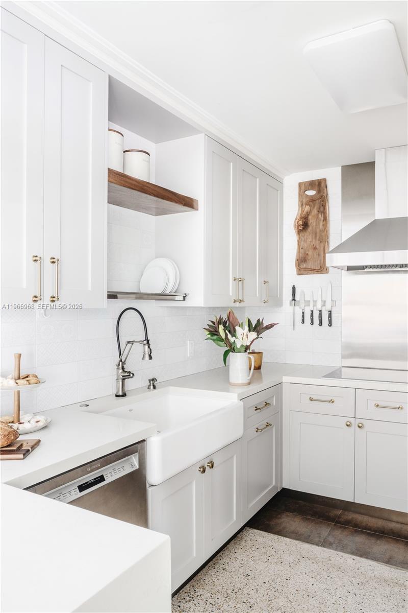 CAROLE HELMS MANOR - Residential