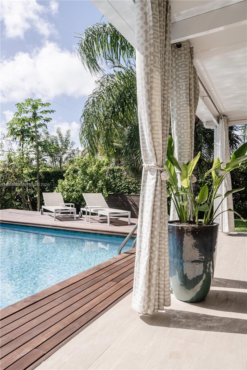 CAROLE HELMS MANOR - Residential