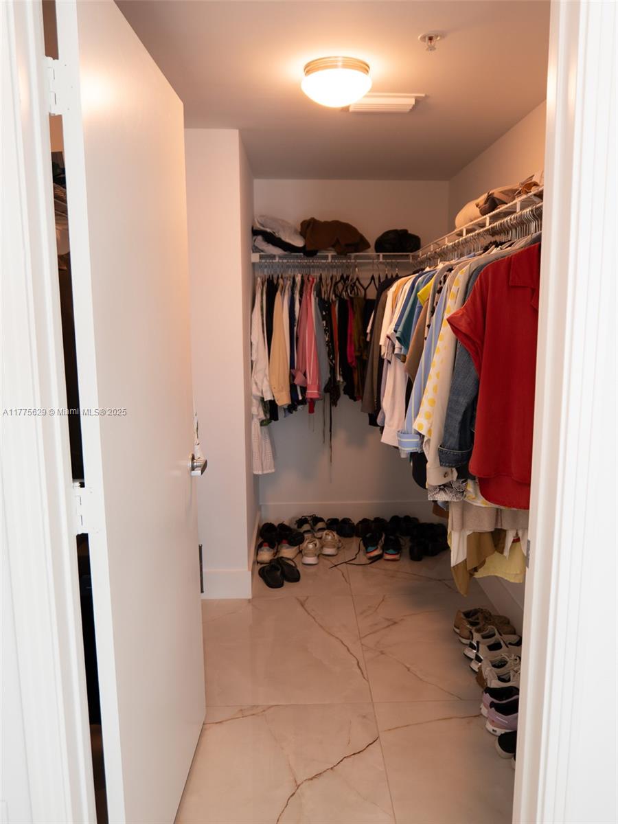 METROPOLIS II AT DADELAND - Residential