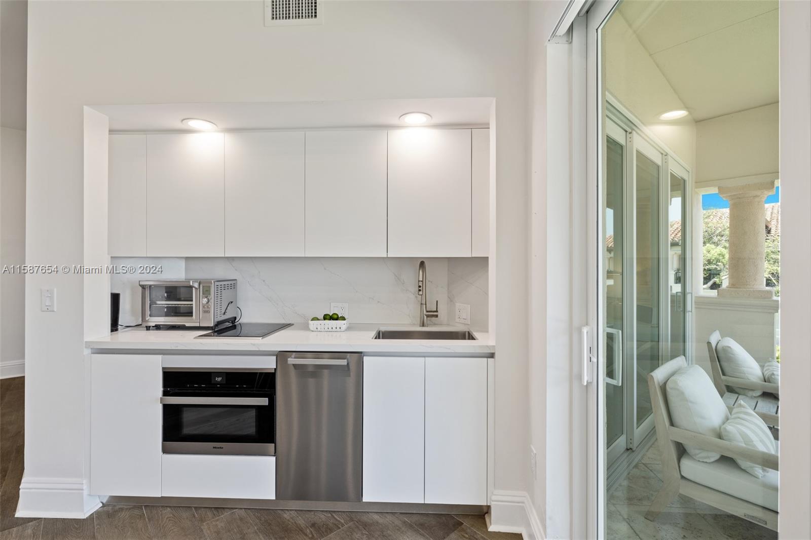 SEASIDE VILLAS CONDO - Residential Lease