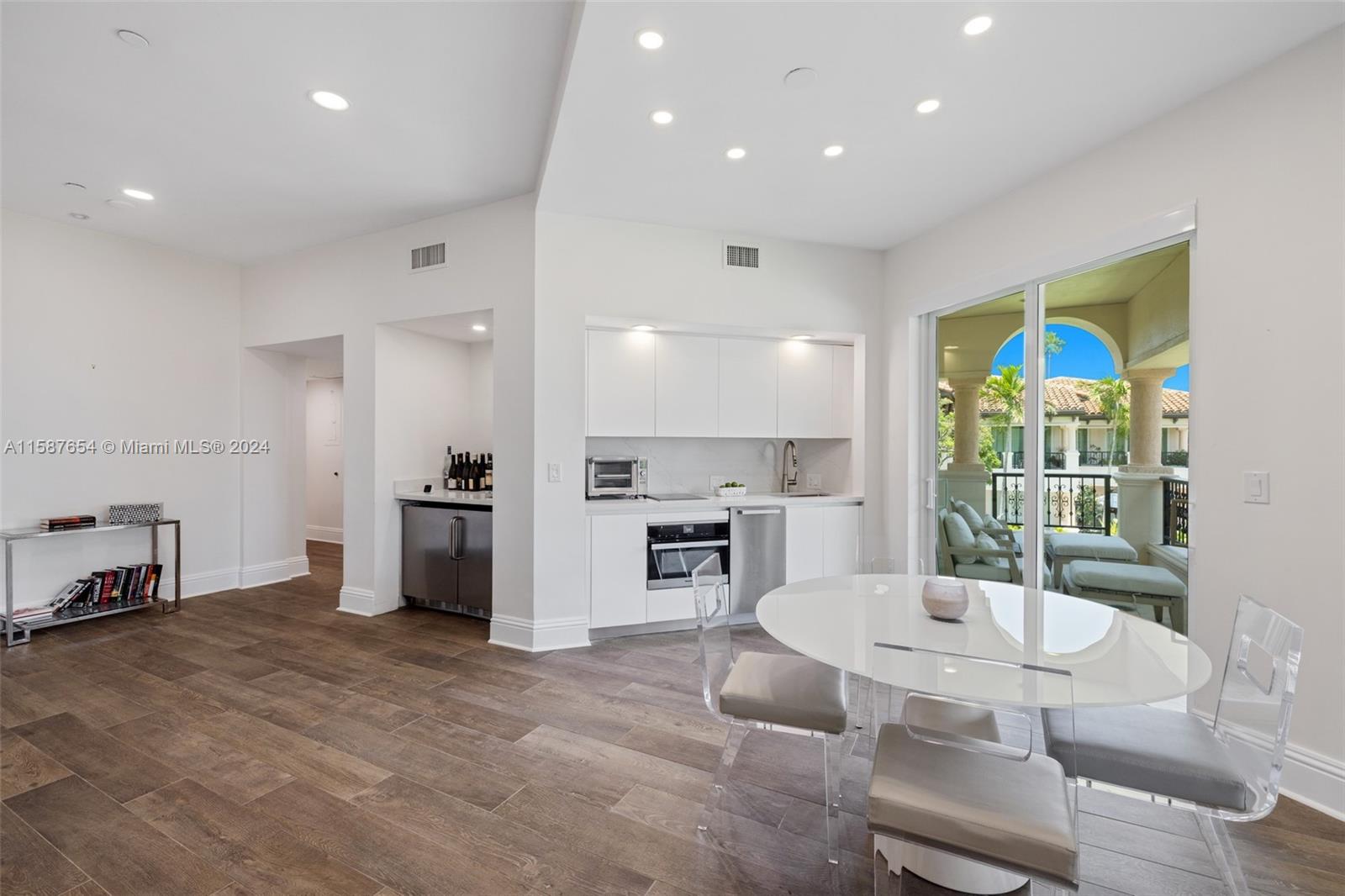 15122 Fisher Island Dr 15122