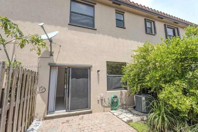 COCO PALM ESTATES - Residential Lease