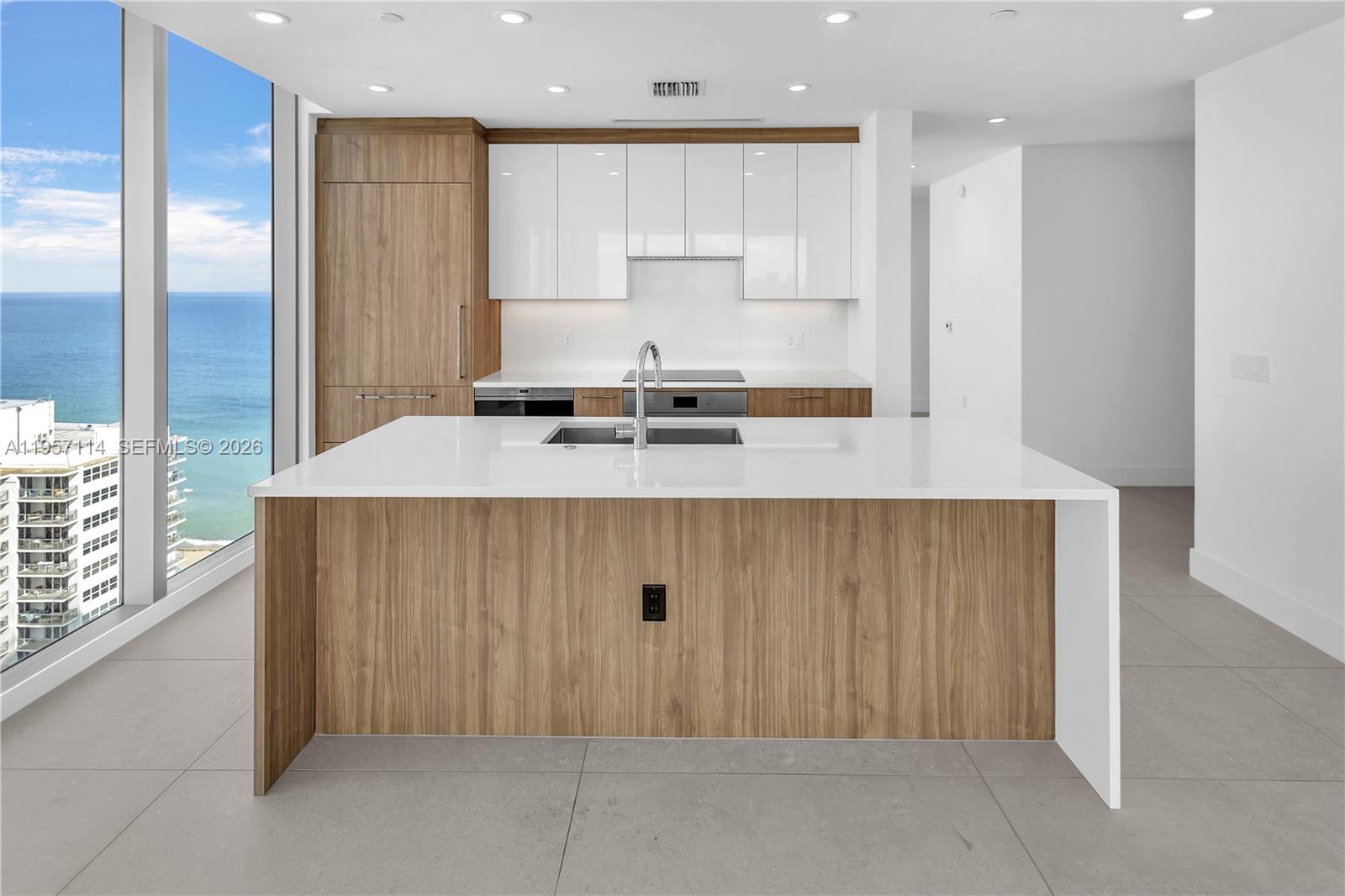 151 N SEABREEZE BLVD 2003E