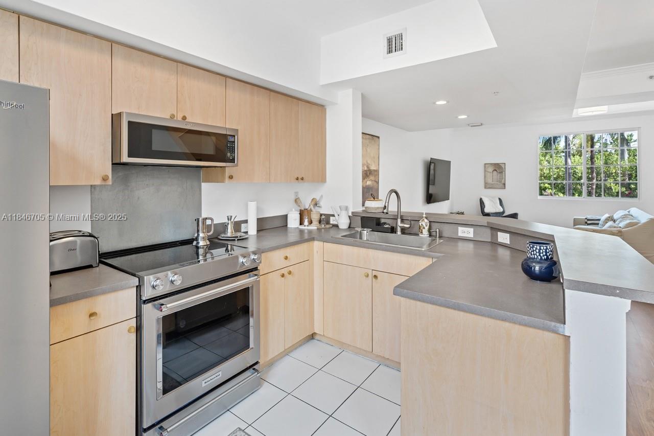 AVENTI AT AVENTURA CONDO - Residential