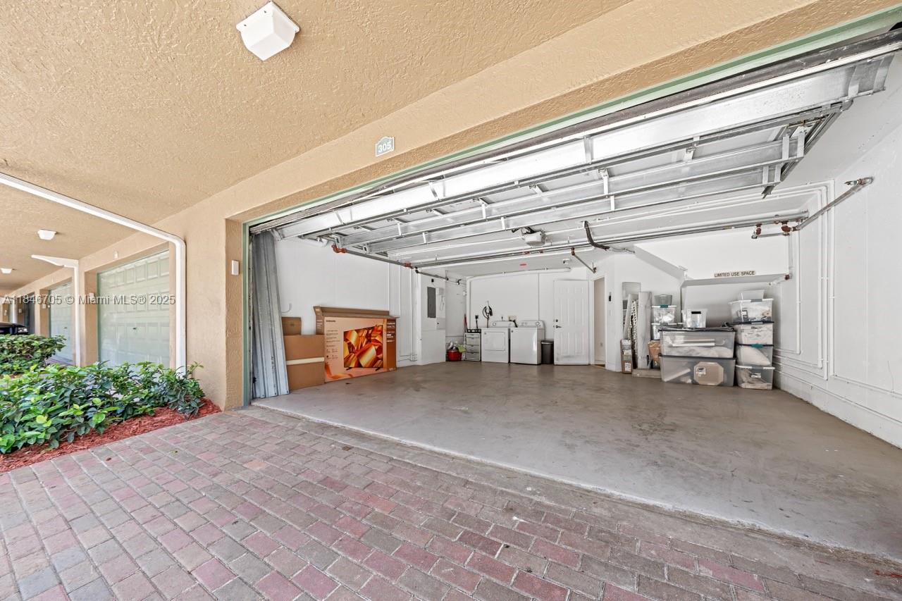 AVENTI AT AVENTURA CONDO - Residential