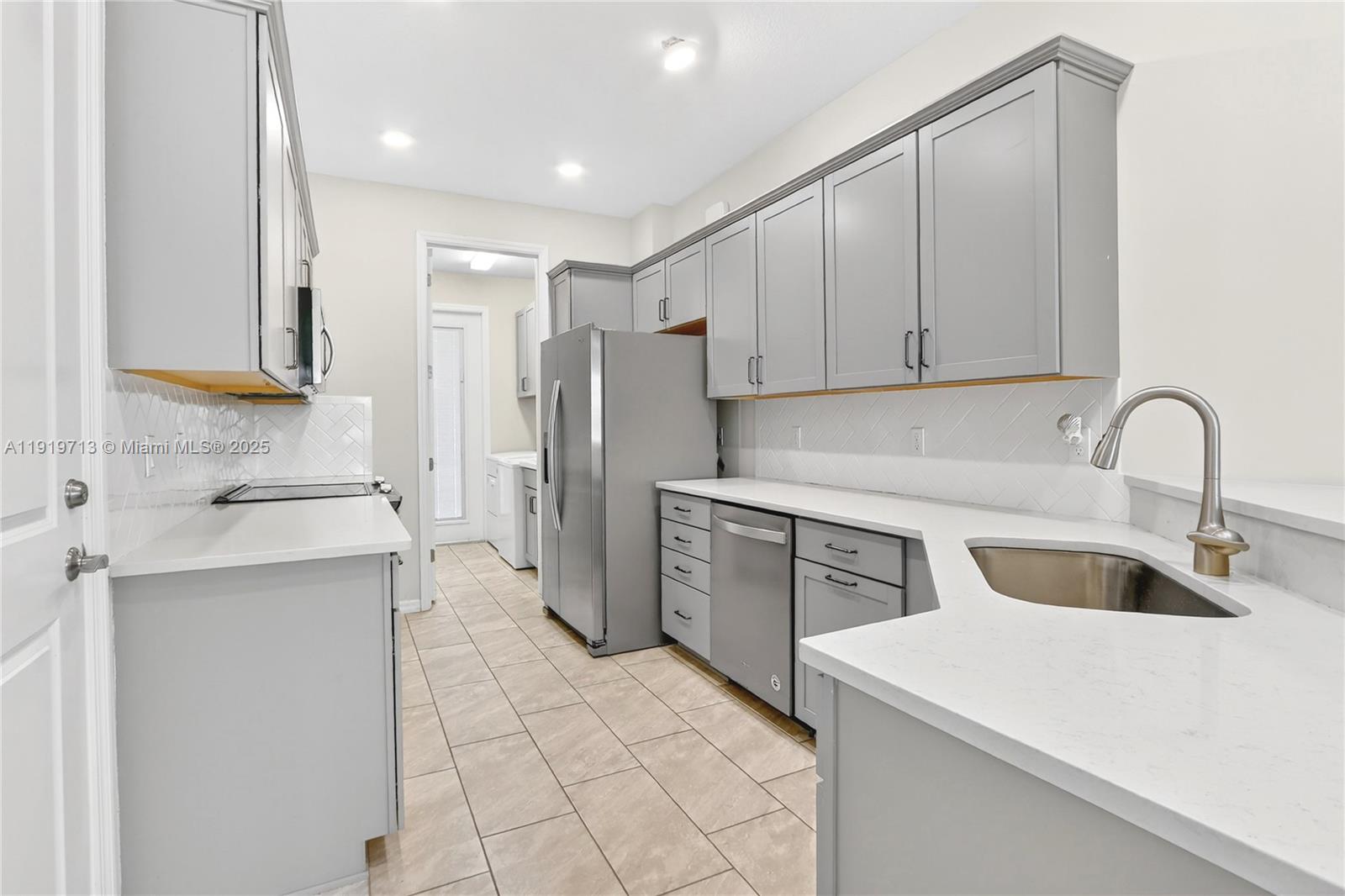 HILLCREST COUNTRY CLUB SO - Residential Lease