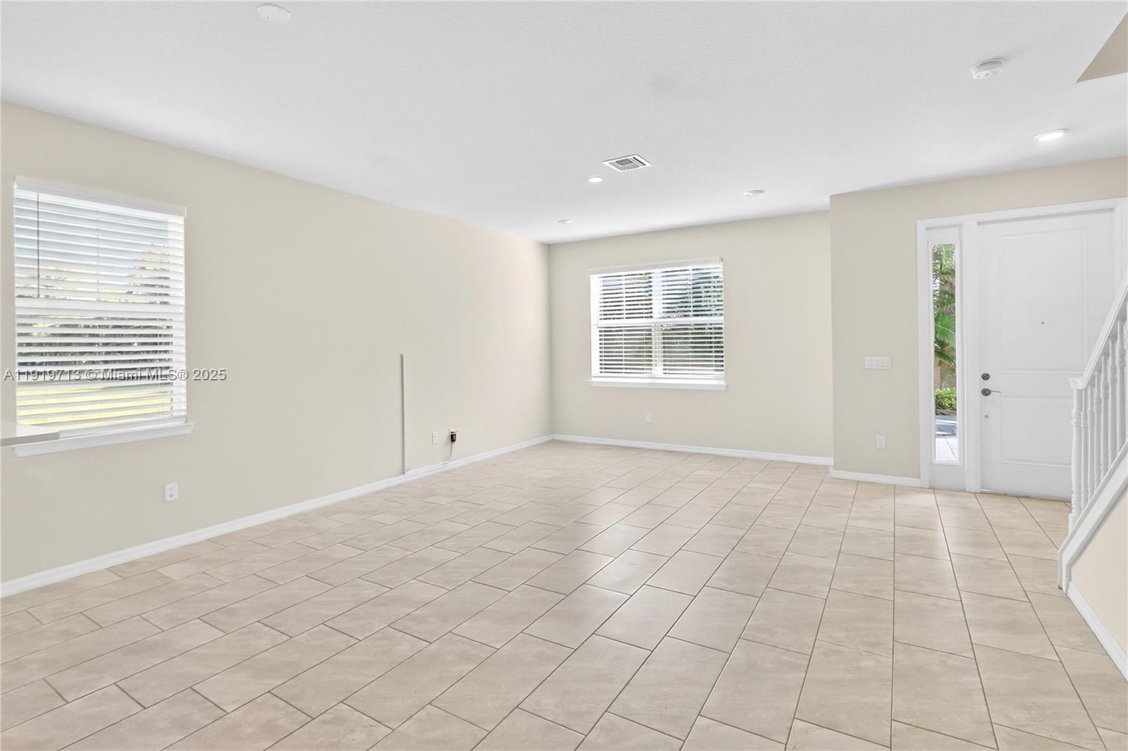 HILLCREST COUNTRY CLUB SO - Residential Lease