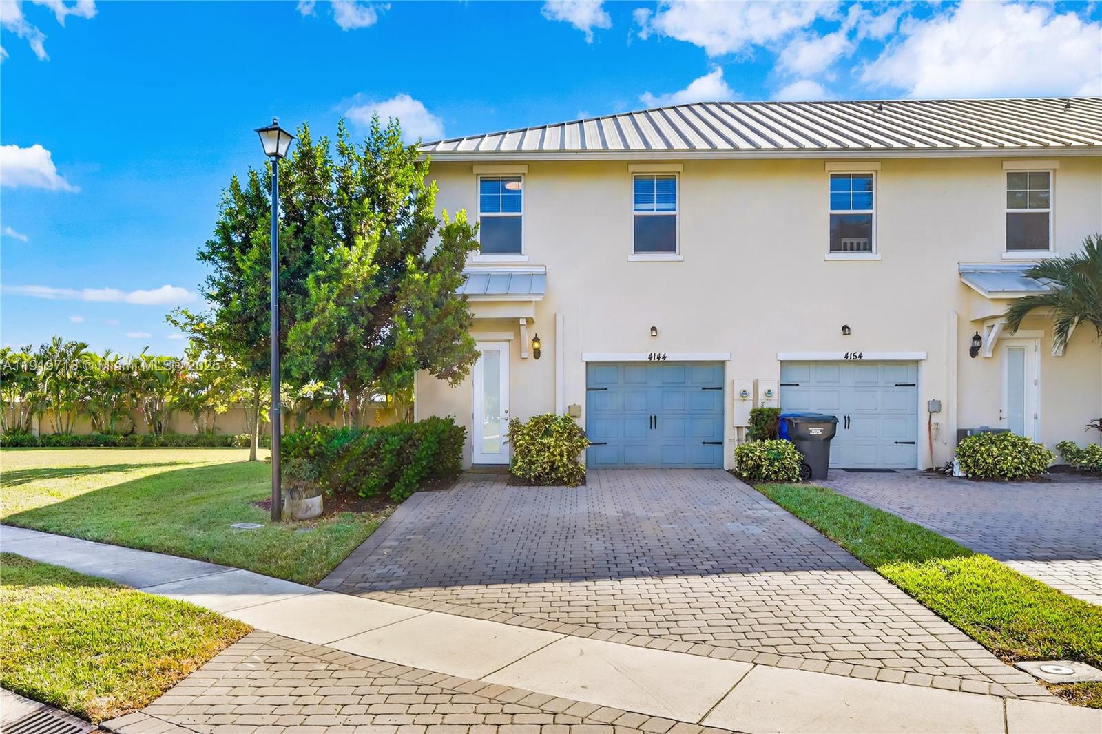 HILLCREST COUNTRY CLUB SO - Residential Lease