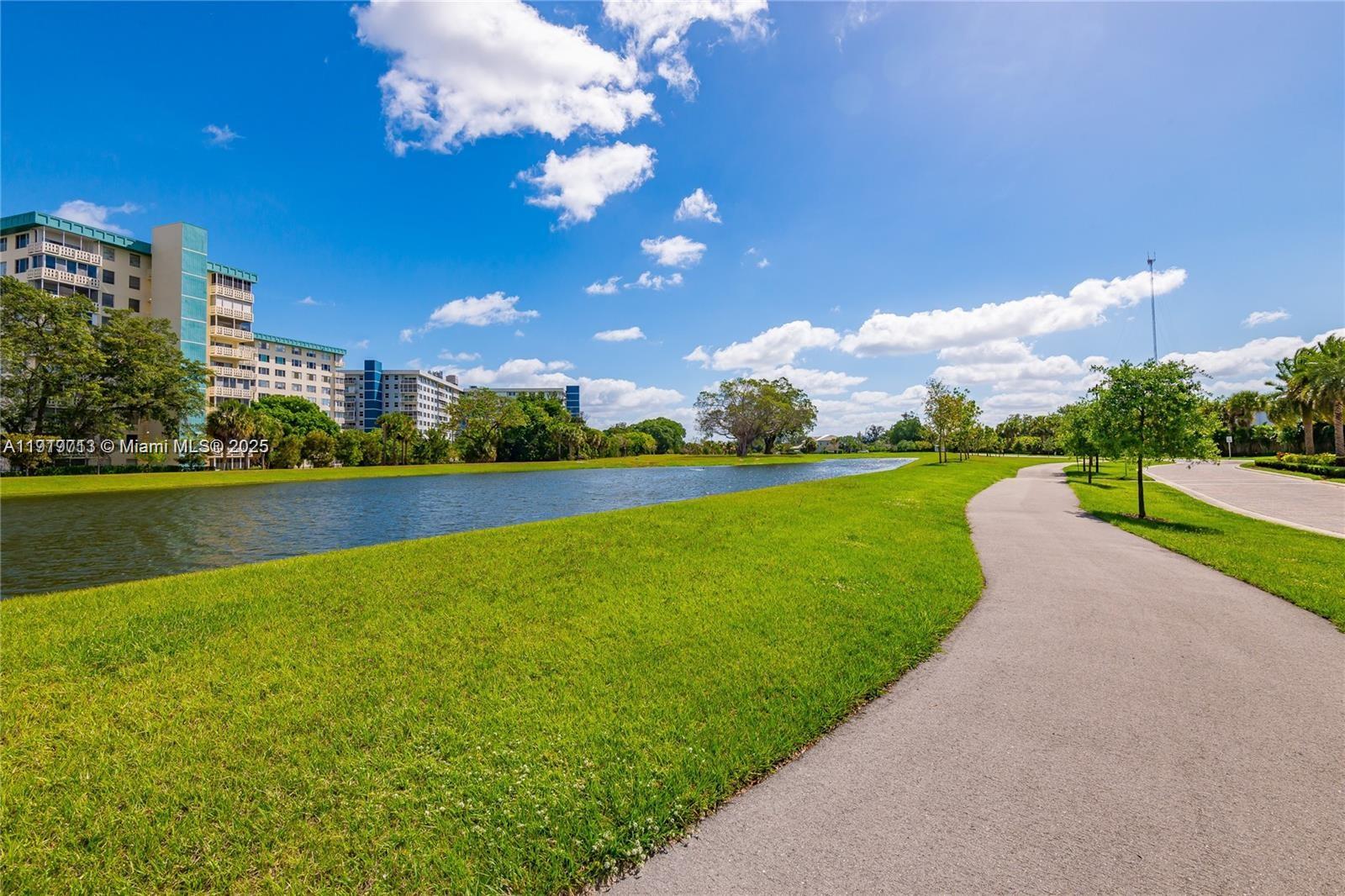 HILLCREST COUNTRY CLUB SO - Residential Lease