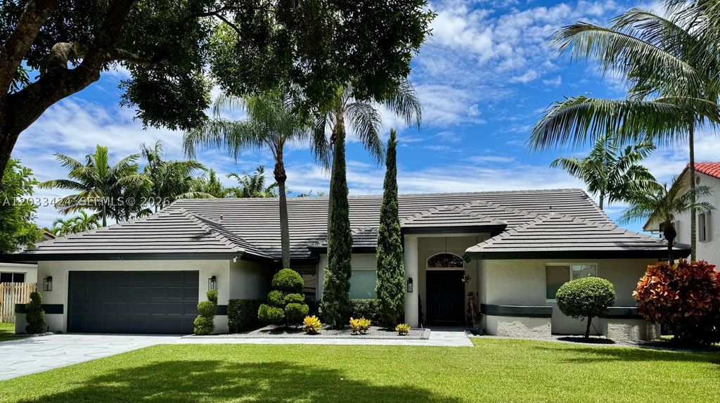 Photo of 10761 NW 5th St, Plantation, FL 33324 (MLS # A12033424)