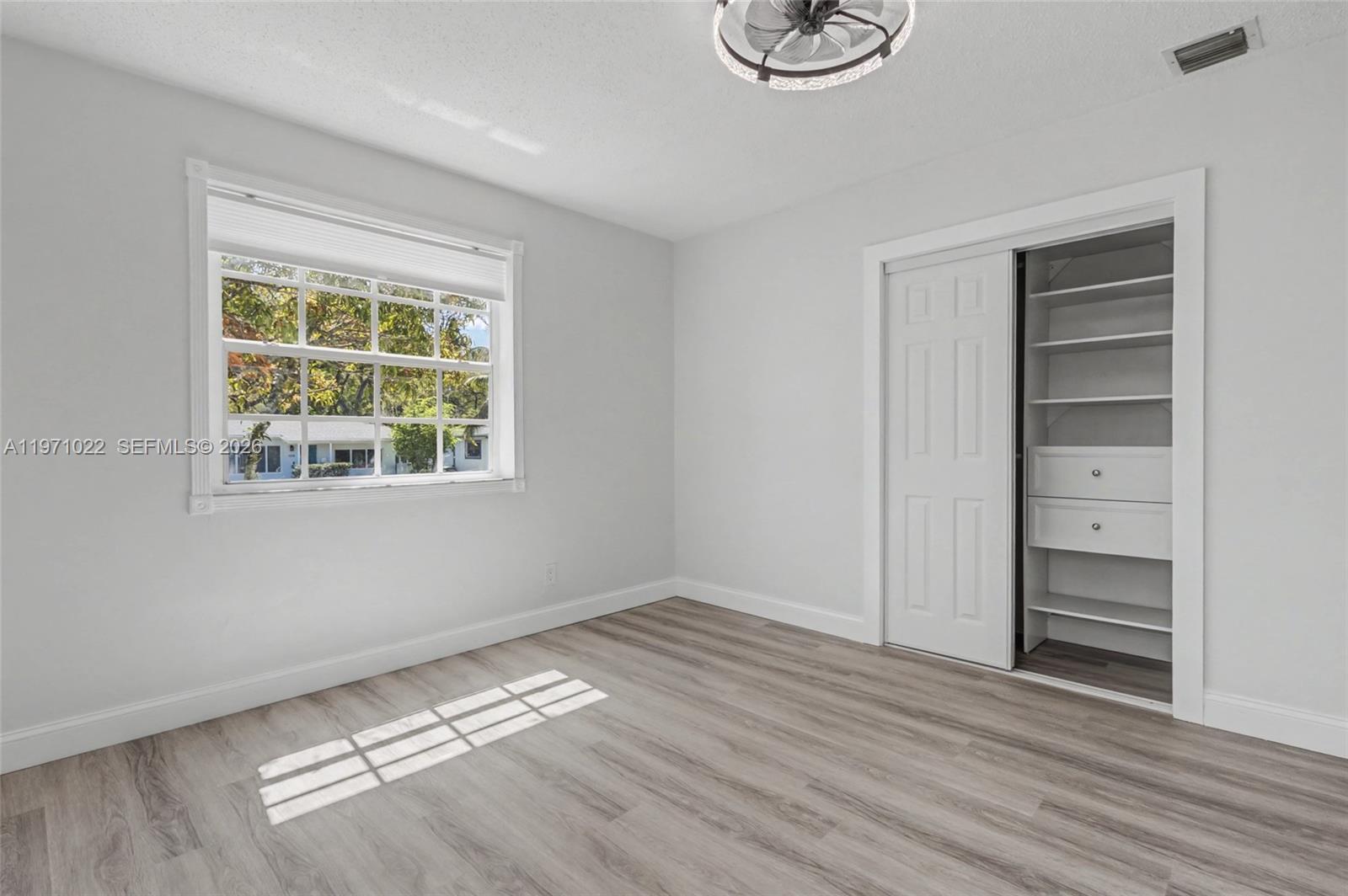 JILLSHAR-DARRYLCAR - Residential