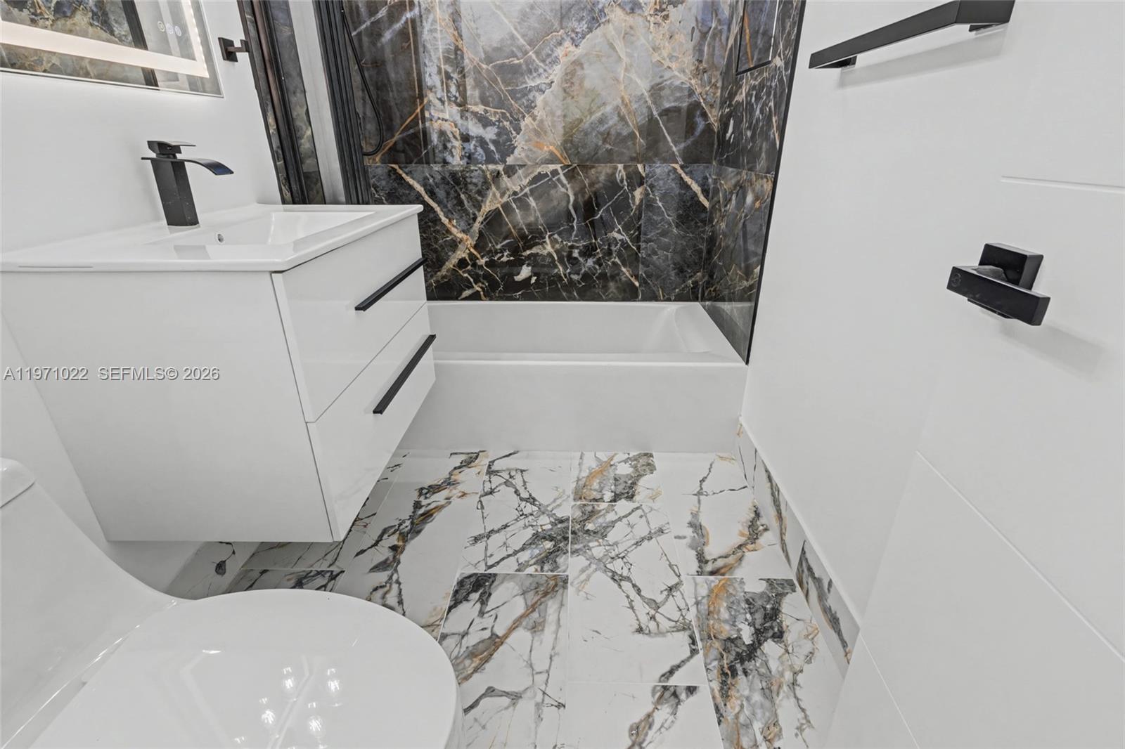 JILLSHAR-DARRYLCAR - Residential