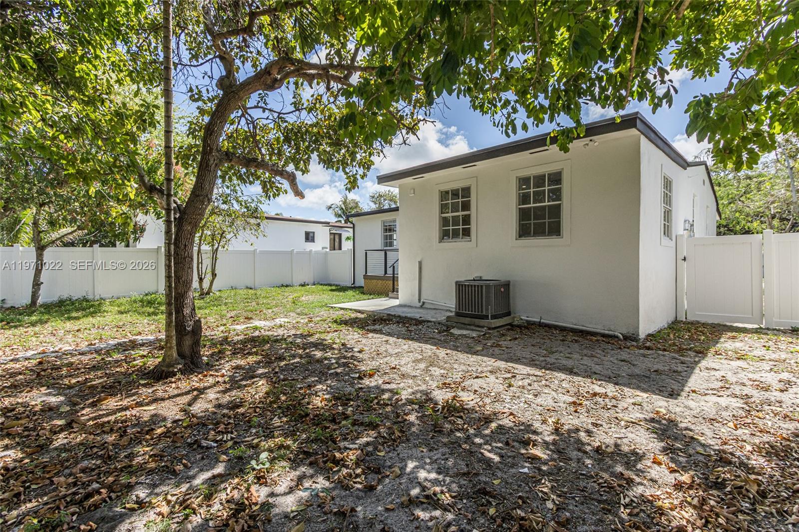 JILLSHAR-DARRYLCAR - Residential