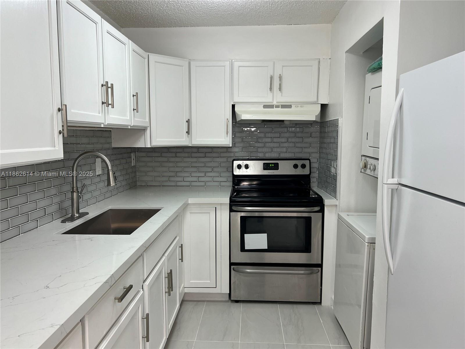 SAMARI LAKE EAST CONDO - Residential