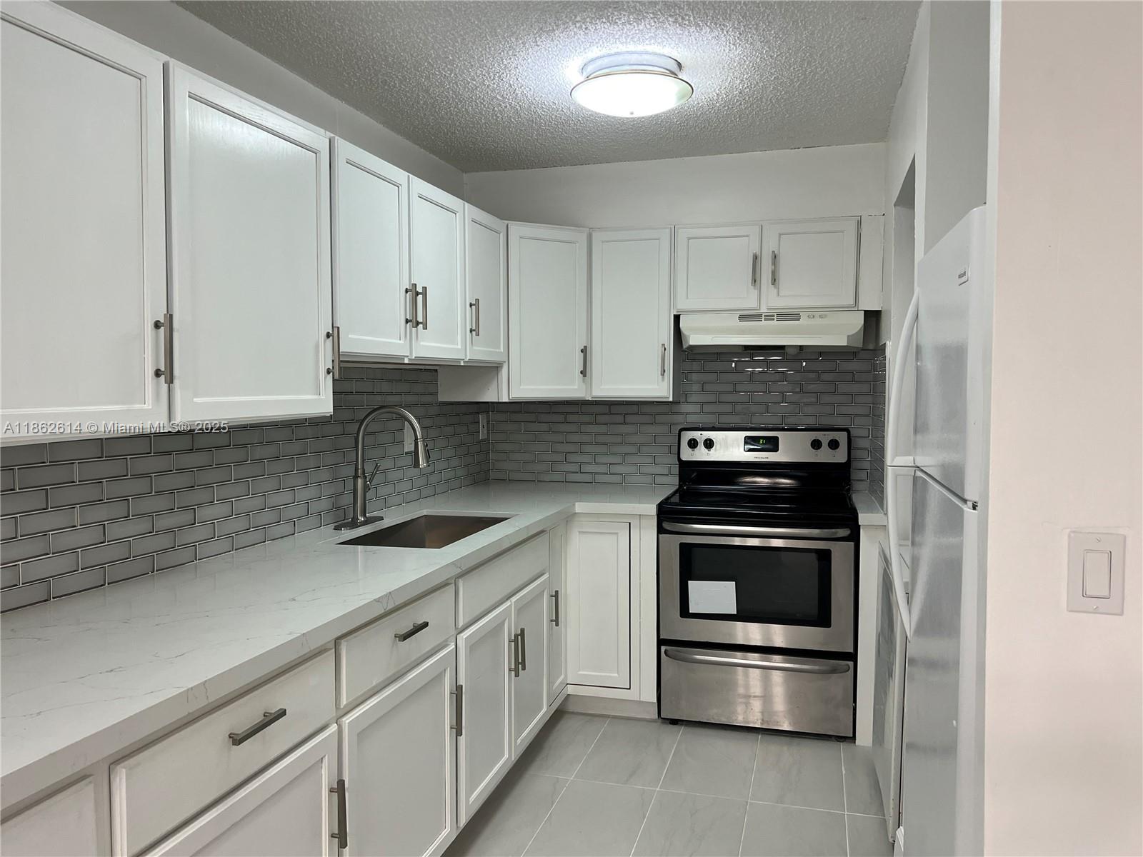 SAMARI LAKE EAST CONDO - Residential