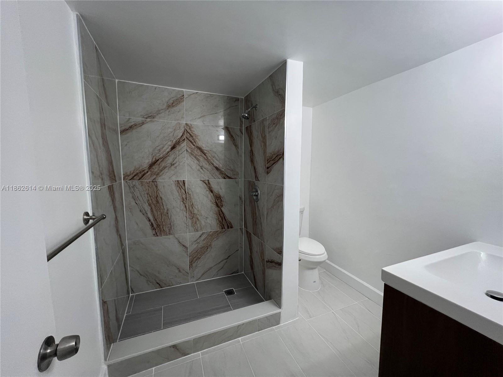 SAMARI LAKE EAST CONDO - Residential