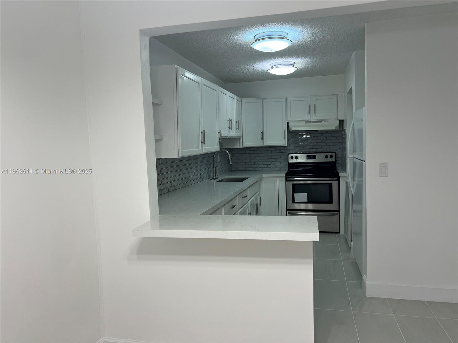 SAMARI LAKE EAST CONDO - Residential