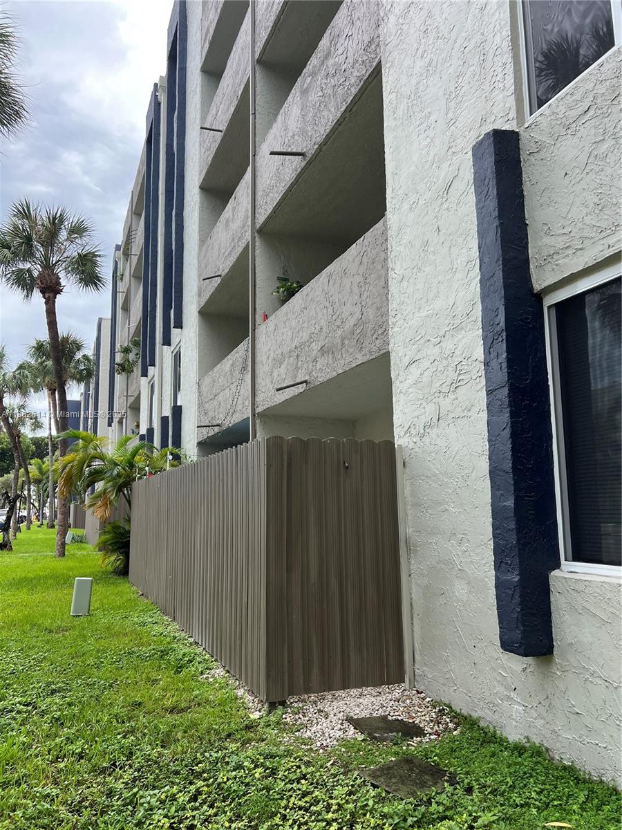 SAMARI LAKE EAST CONDO - Residential