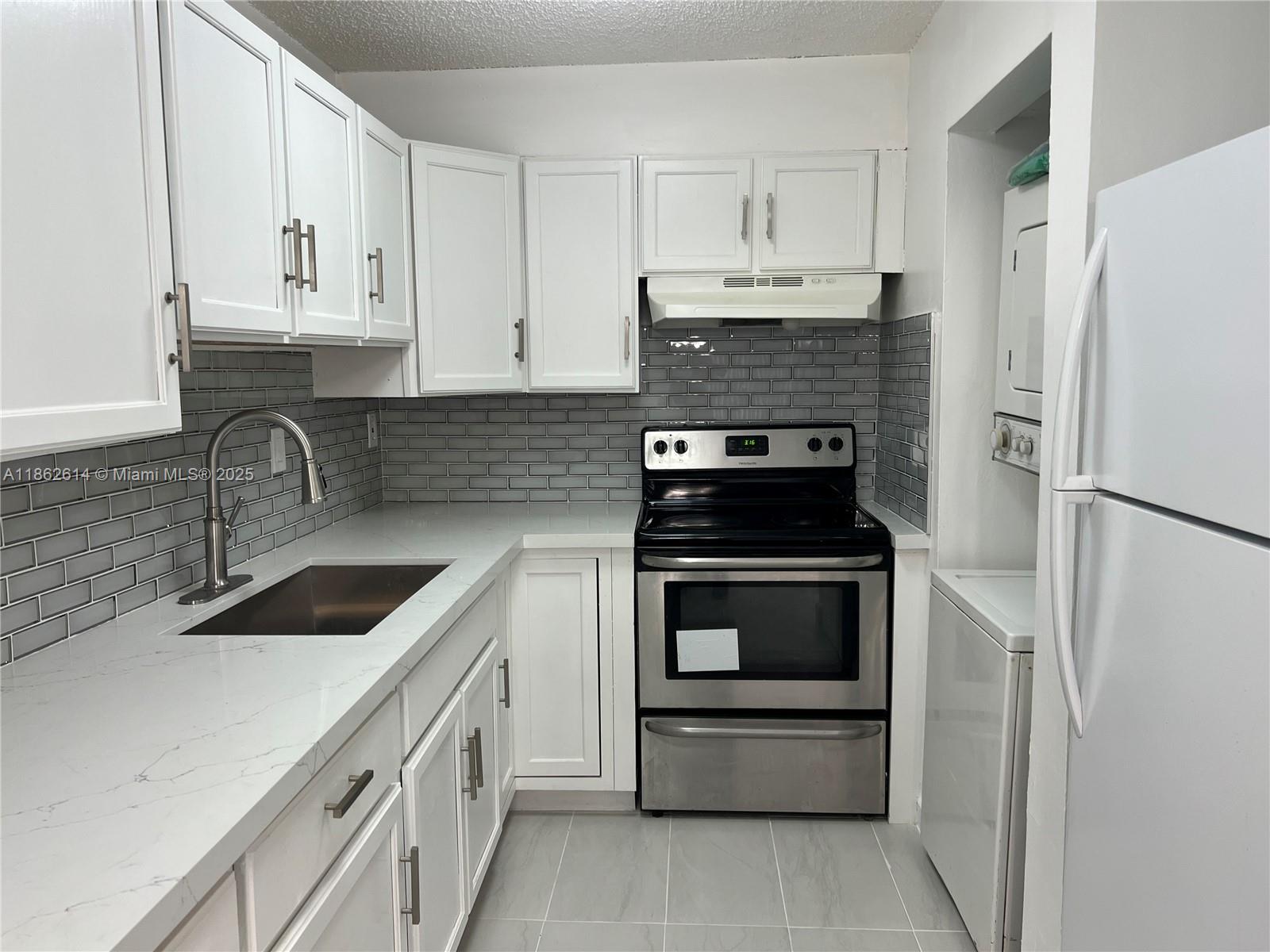SAMARI LAKE EAST CONDO - Residential