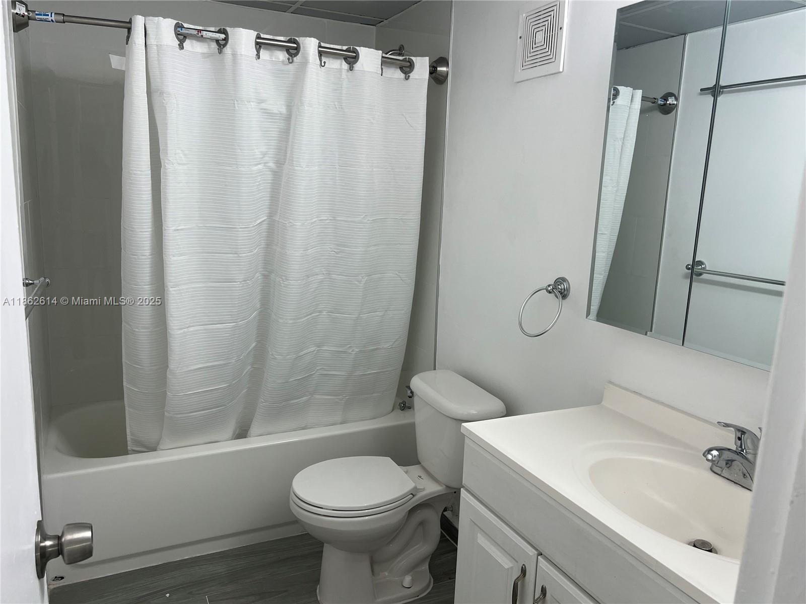 SAMARI LAKE EAST CONDO - Residential