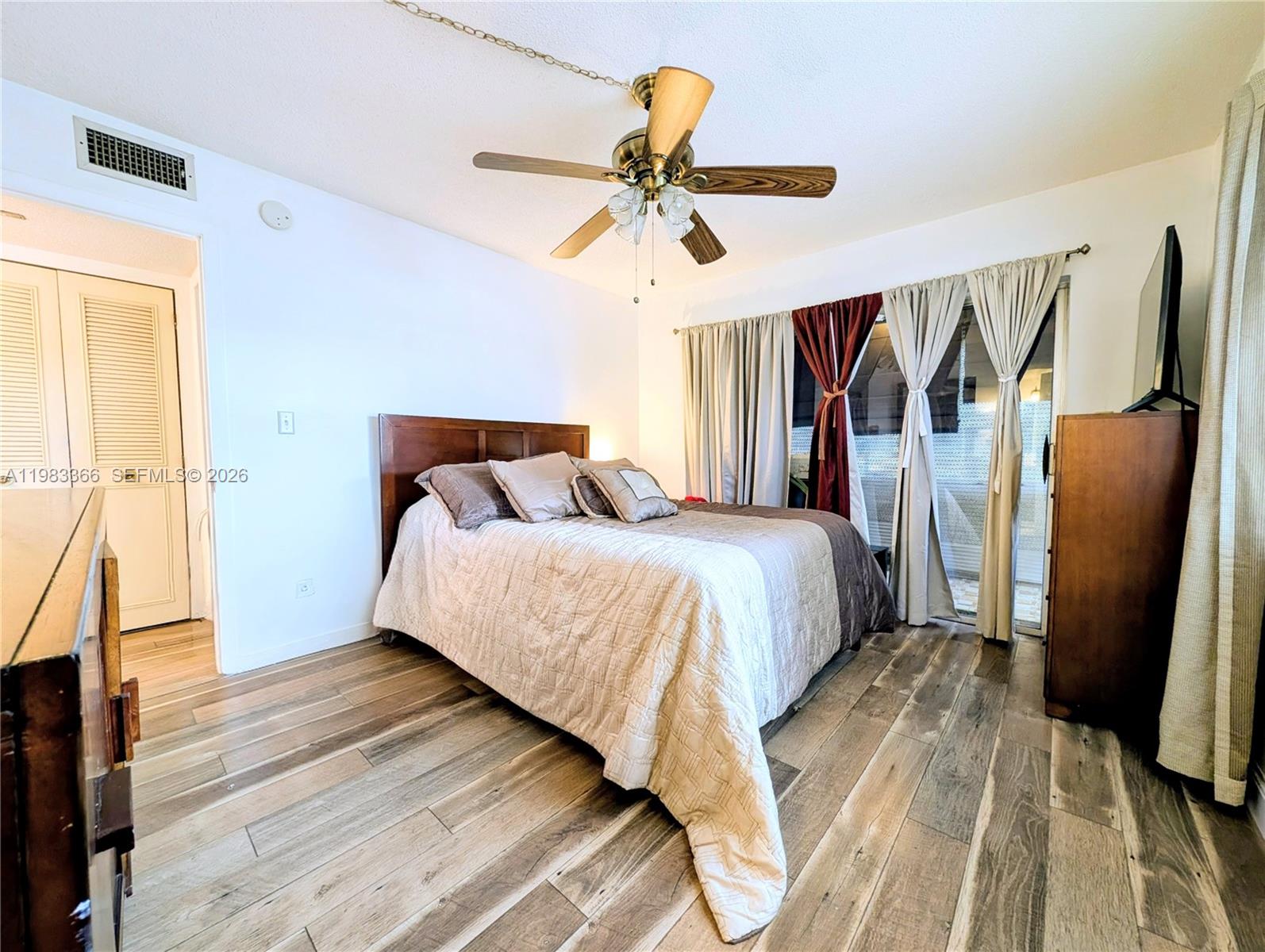 LAUDERDALE OAKS CONDO I - Residential