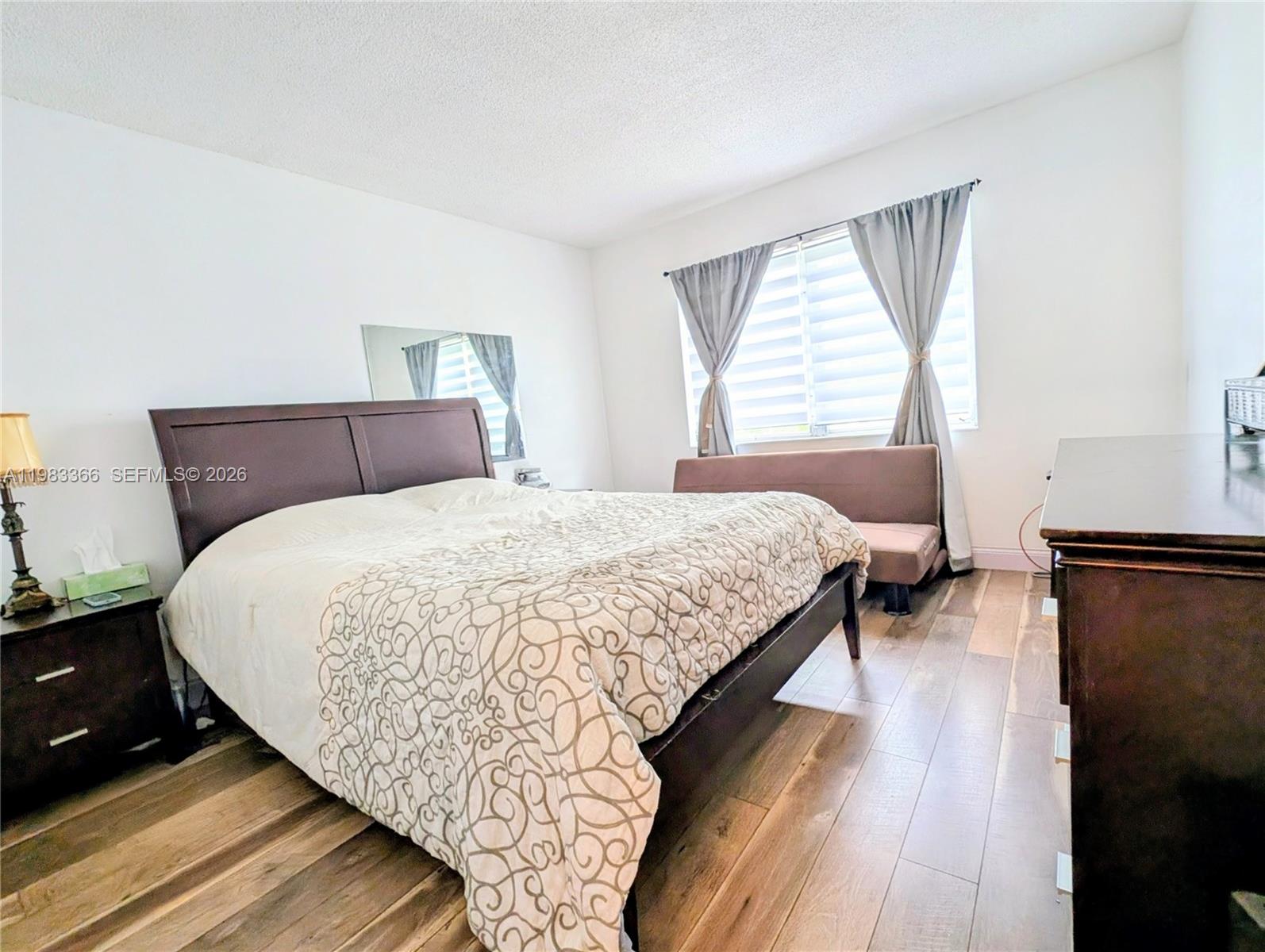 LAUDERDALE OAKS CONDO I - Residential