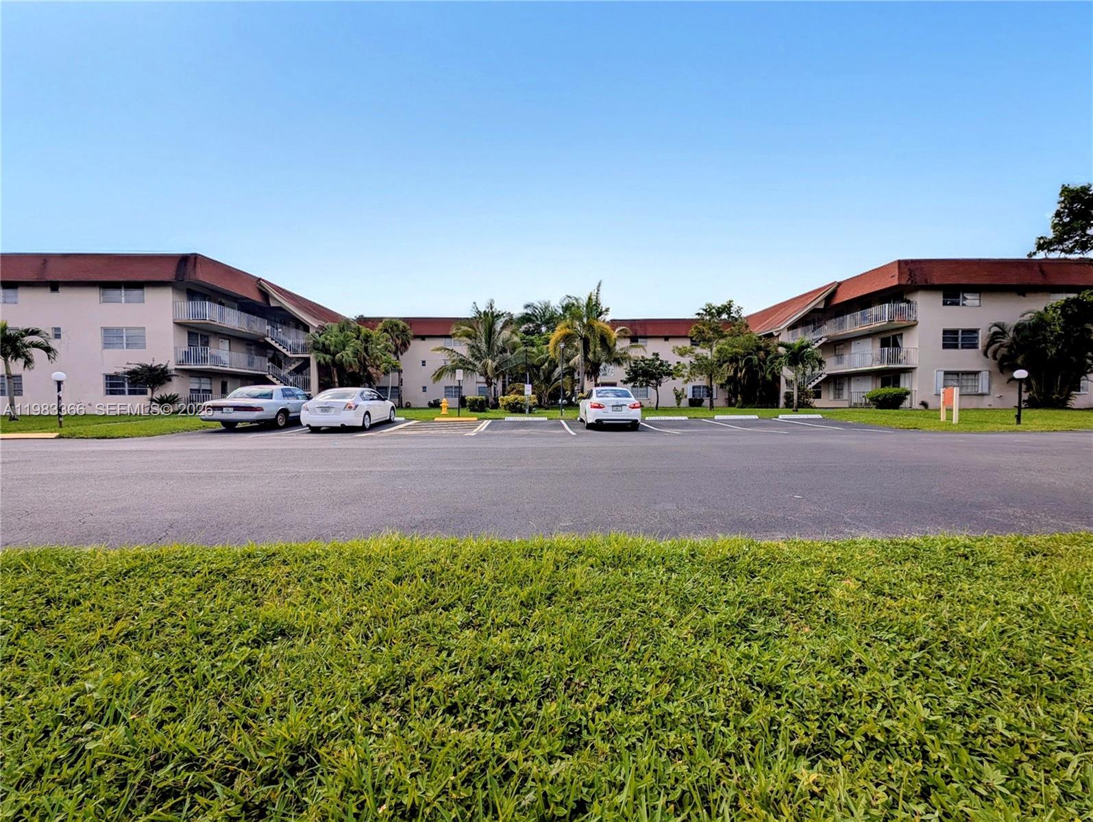 LAUDERDALE OAKS CONDO I - Residential