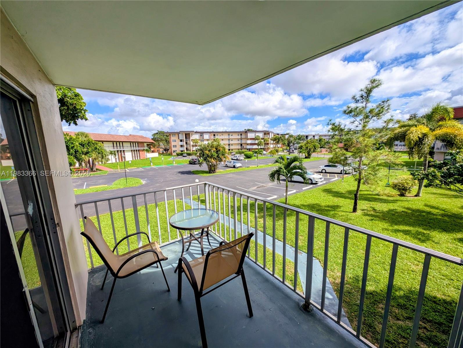 LAUDERDALE OAKS CONDO I - Residential