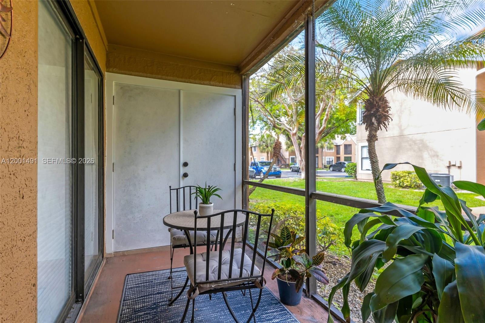 VISTA LAGO AT THE HAMMOCK - Residential