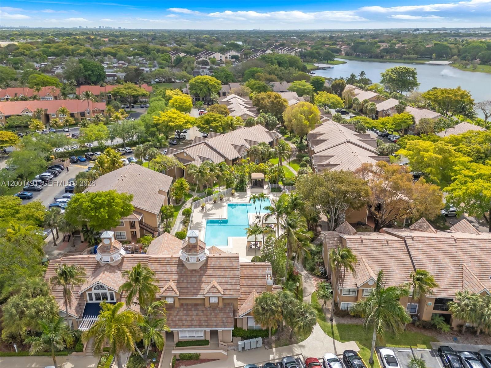 VISTA LAGO AT THE HAMMOCK - Residential