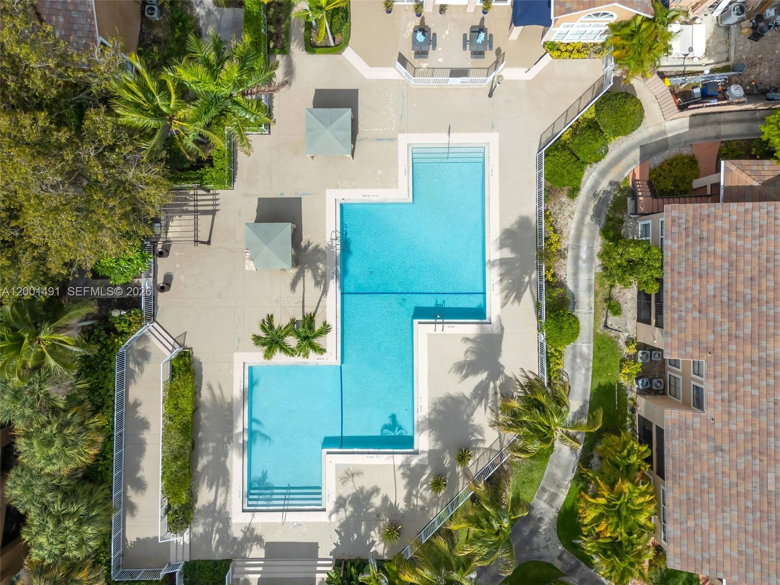 VISTA LAGO AT THE HAMMOCK - Residential